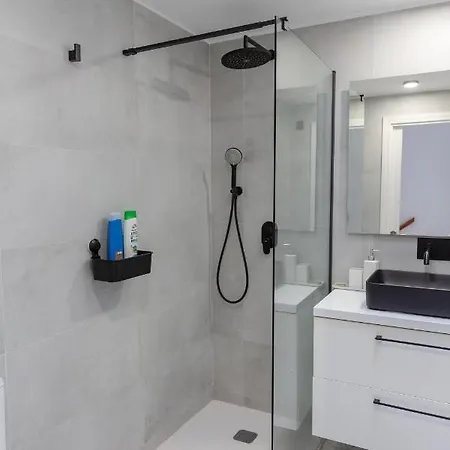 Casa Con Jardín Junto A La Playa