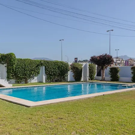 Casa Con Jardin Junto A La Playa Estepona
