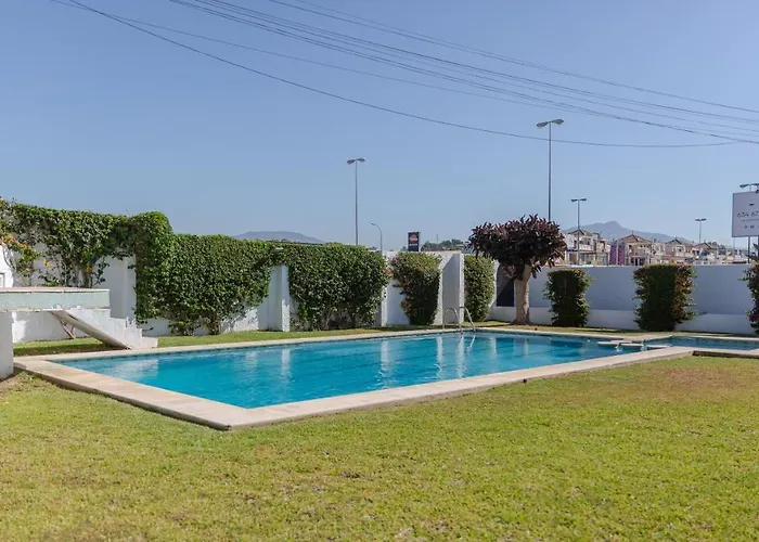 Casa Con Jardin Junto A La Playa Estepona