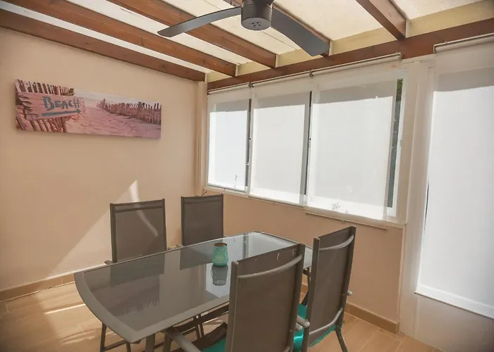 Casa Con Jardin Junto A La Playa Apartment