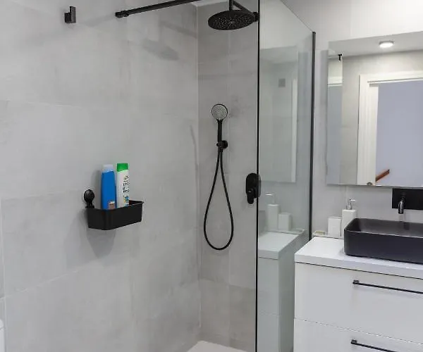 Casa Con Jardín Junto A La Playa